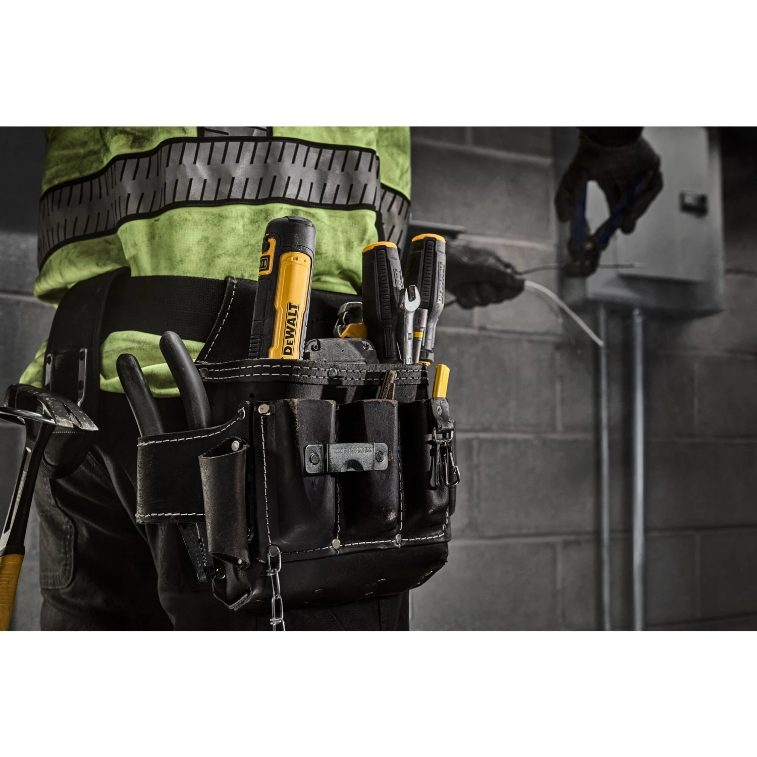 DEWALT FLEXDRIVE 4-volt Max 1/4-in Cordless Screwdriver (Battery Included And Charger Included) 18 DEWALT FLEXDRIVE 4-volt Max 1/4-in Cordless Screwdriver (Battery Included And Charger Included) -DeWALT 67716649