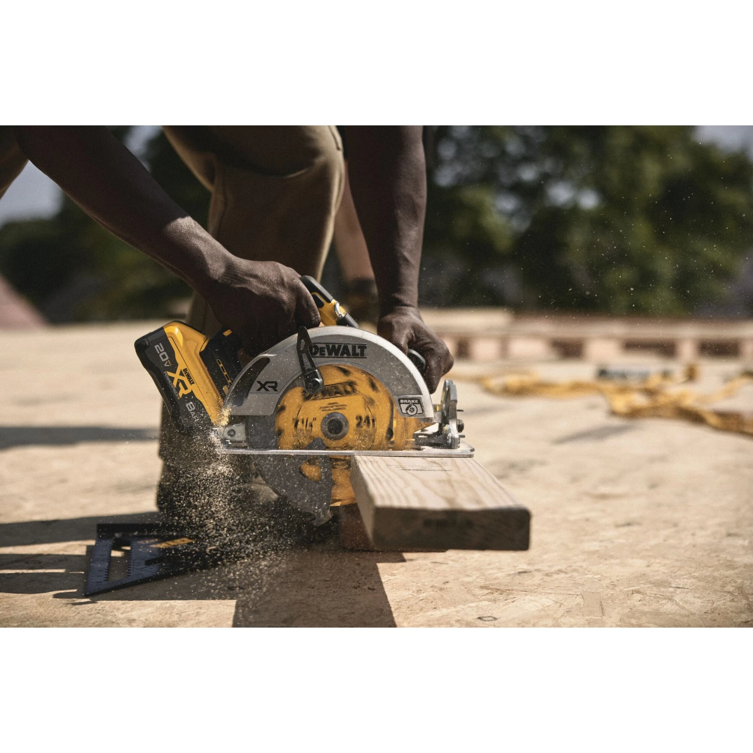 DEWALT XR 20-volt Max 7-1/4-in Brushless Cordless Circular Saw (Battery Not Included And Charger Not Included) 20 DEWALT XR 20-volt Max 7-1/4-in Brushless Cordless Circular Saw (Battery Not Included And Charger Not Included) -DeWALT 68676429